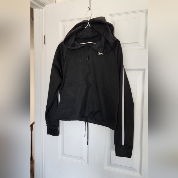 Slightly cropped Reebok sweater - Picture 3 of 3